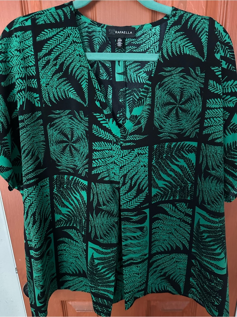 Rafaella Emerald Green and Black Fern-Print V-Neck Top XL